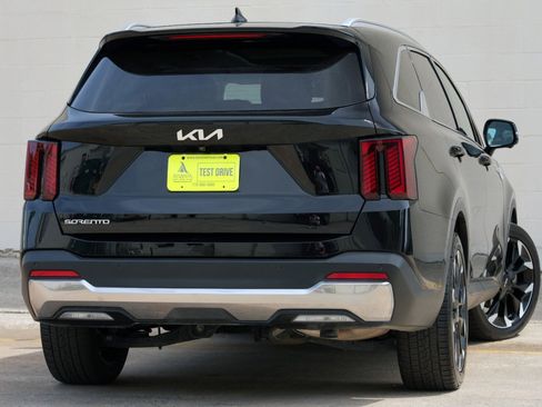 Used 2024 Kia Sorento SX image 4