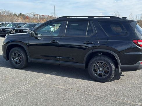 New 2025 Honda Pilot TrailSport image 11