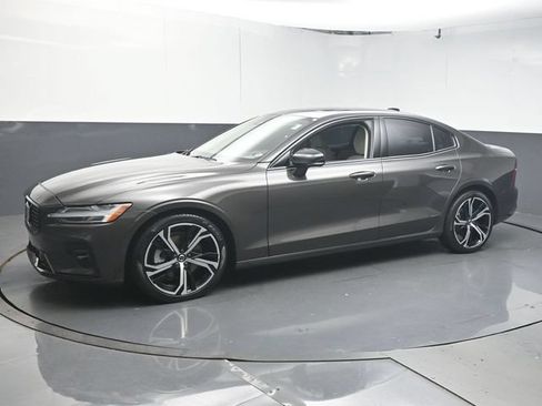 Used 2024 Volvo S60 B5 Plus w/ Climate Package FWD image 4