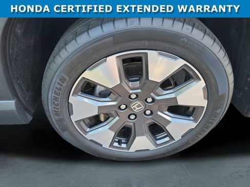 Certified 2025 Honda Pilot Touring image 10