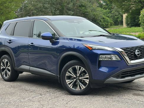 Certified 2023 Nissan Rogue SV image 1