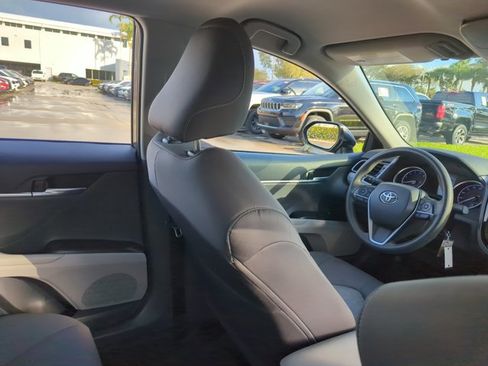 Used 2021 Toyota Camry LE image 19