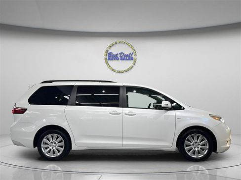 Used 2017 Toyota Sienna Limited Premium AWD/4WD image 5