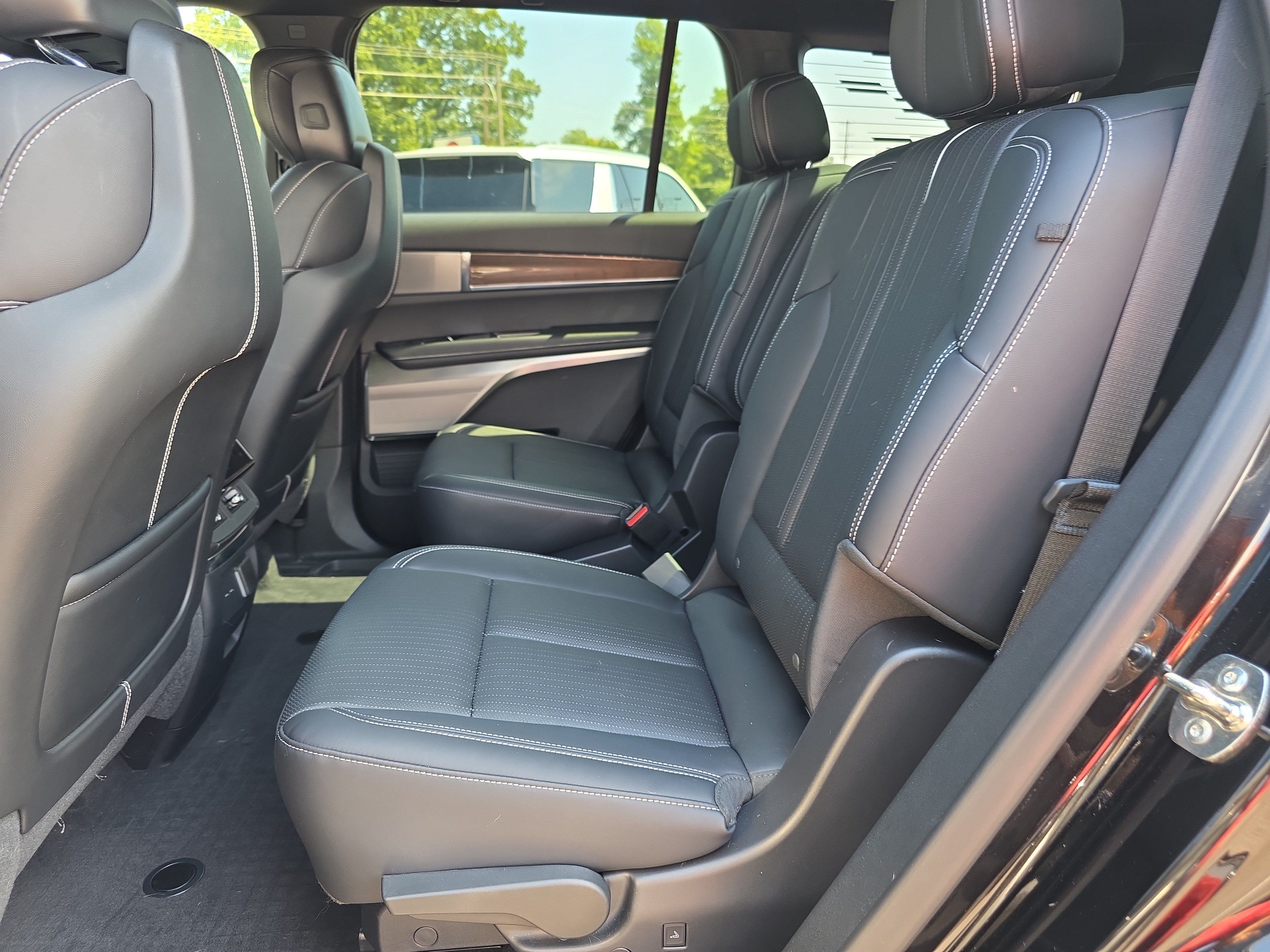 Used 2026 Cadillac Vistiq Sport AWD/4WD image 11
