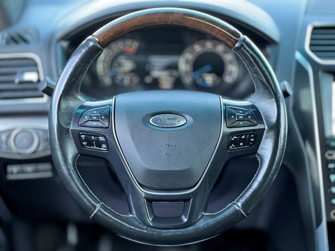 Used 2017 Ford Explorer Platinum image 36