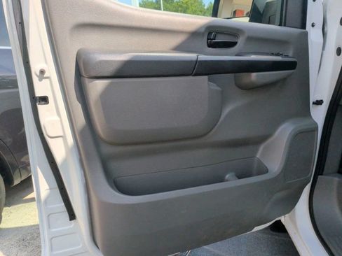 Used 2018 Nissan NV 2500 SV RWD image 5