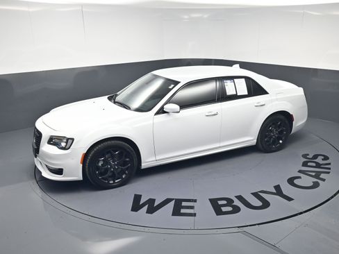 Used 2023 Chrysler 300 Touring L w/ Comfort Group image 28