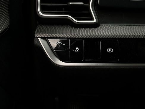 Used 2025 Kia Sportage LX image 20