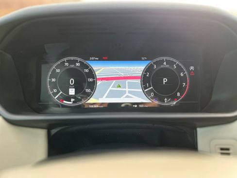 Used 2018 Land Rover Discovery HSE image 25