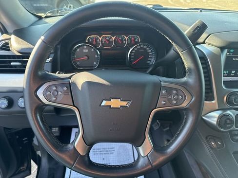 Used 2019 Chevrolet Suburban LT image 18
