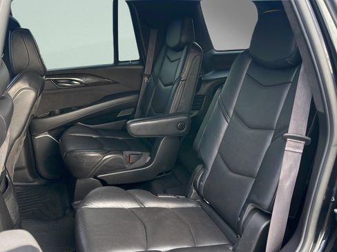 Used 2016 Cadillac Escalade Platinum image 24