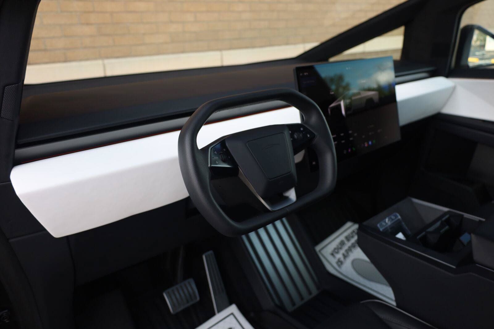 Used 2024 Tesla Cybertruck AWD Crew Cab image 16