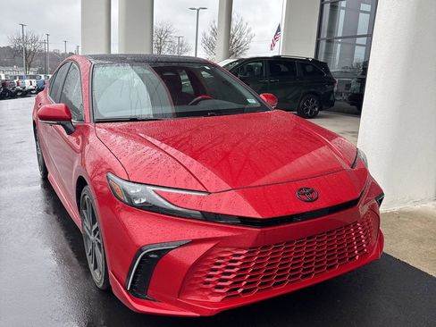 Used 2025 Toyota Camry XSE image 3