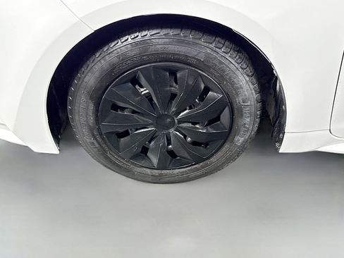 Used 2021 Toyota Corolla L FWD image 37