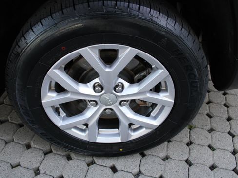 Used 2021 Jeep Grand Cherokee L Limited image 11