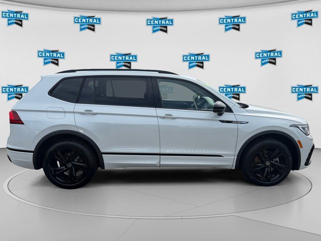 Used 2024 Volkswagen Tiguan SE R-Line AWD/4WD image 6