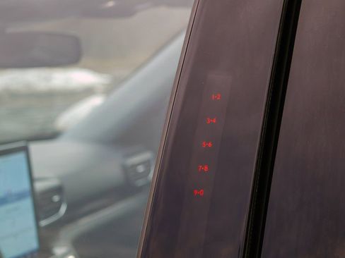 Used 2023 Ford Explorer Limited image 11