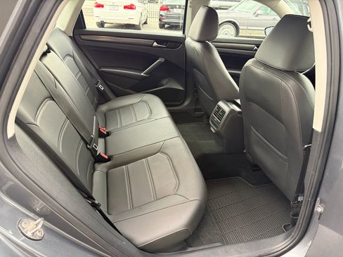 Used 2020 Volkswagen Passat 2.0T R-Line image 17
