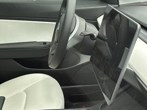 Used 2021 Tesla Model 3 Standard Range Plus RWD image 8