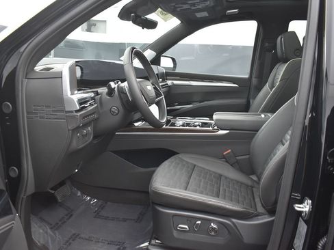 Certified 2026 Cadillac Escalade Platinum Sport w/ LPO, ONYX Package AWD/4WD image 9