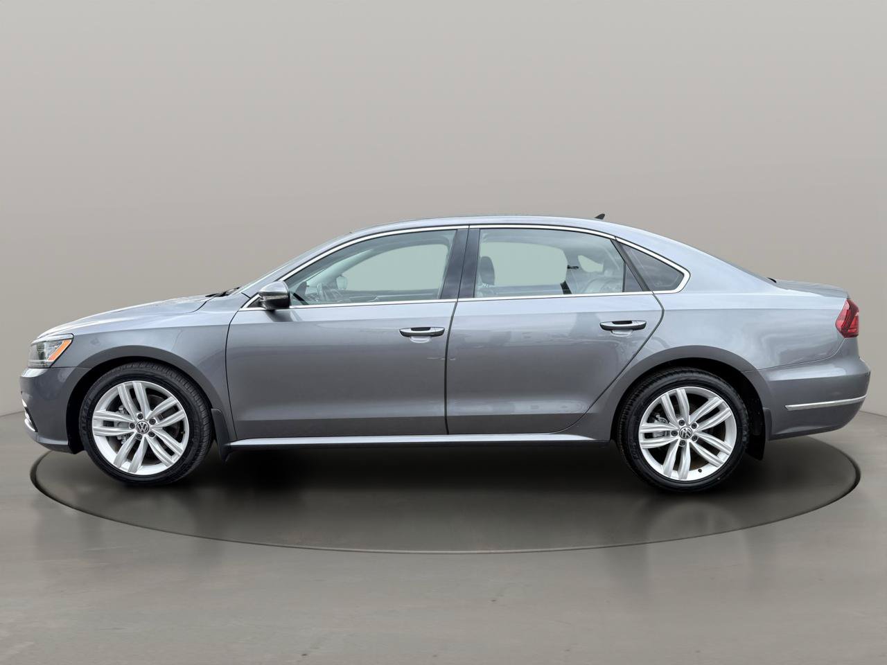 Used 2018 Volkswagen Passat 2.0T SE FWD image 5