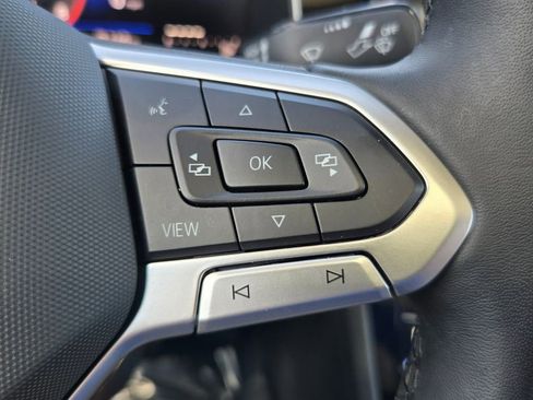 Certified 2025 Volkswagen Jetta SE w/ Sunroof Package image 24