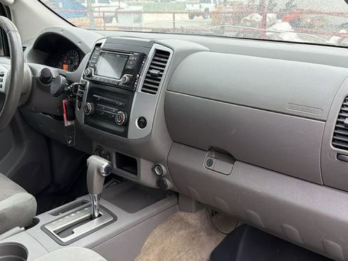 Used 2016 Nissan Frontier SV image 40