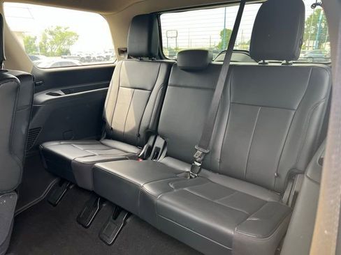 Used 2024 Ford Expedition XLT AWD/4WD image 26