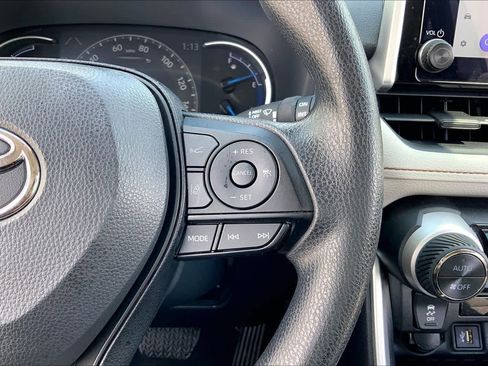 Used 2025 Toyota RAV4 XLE image 24