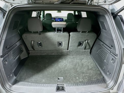 Used 2025 Chevrolet Traverse LT image 30