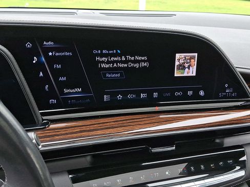 Used 2023 Cadillac Escalade ESV Premium Luxury AWD/4WD image 28