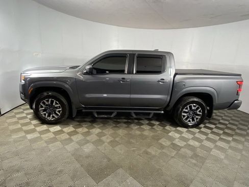 Used 2025 Nissan Frontier SL image 3