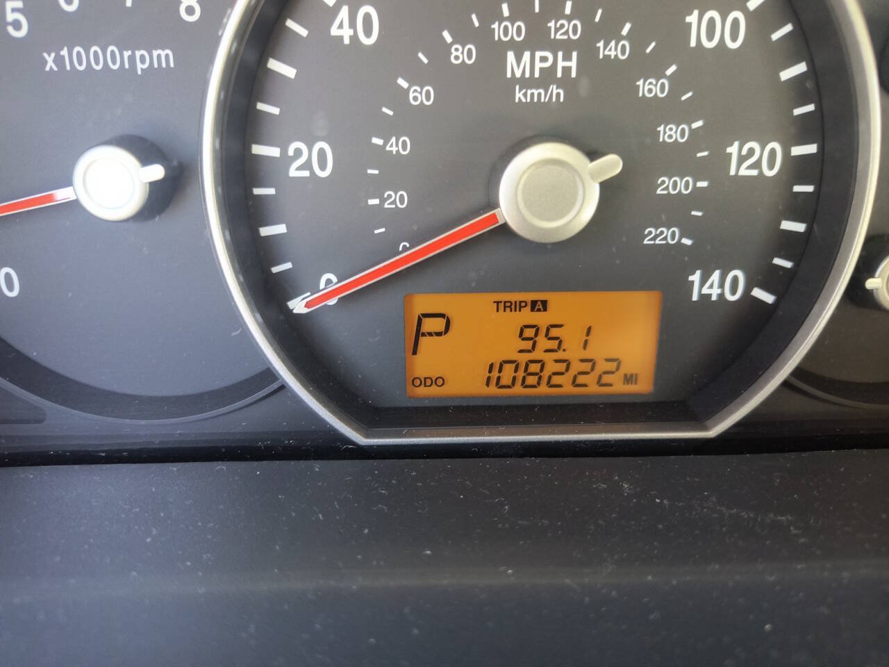 Used 2008 Kia Rondo FWD image 38
