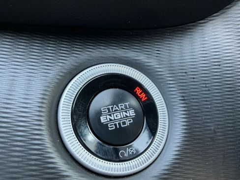 Used 2025 Jeep Grand Cherokee Altitude RWD image 20
