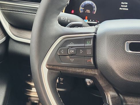 Used 2025 Jeep Grand Cherokee L Limited w/ Luxury Tech Group II image 28