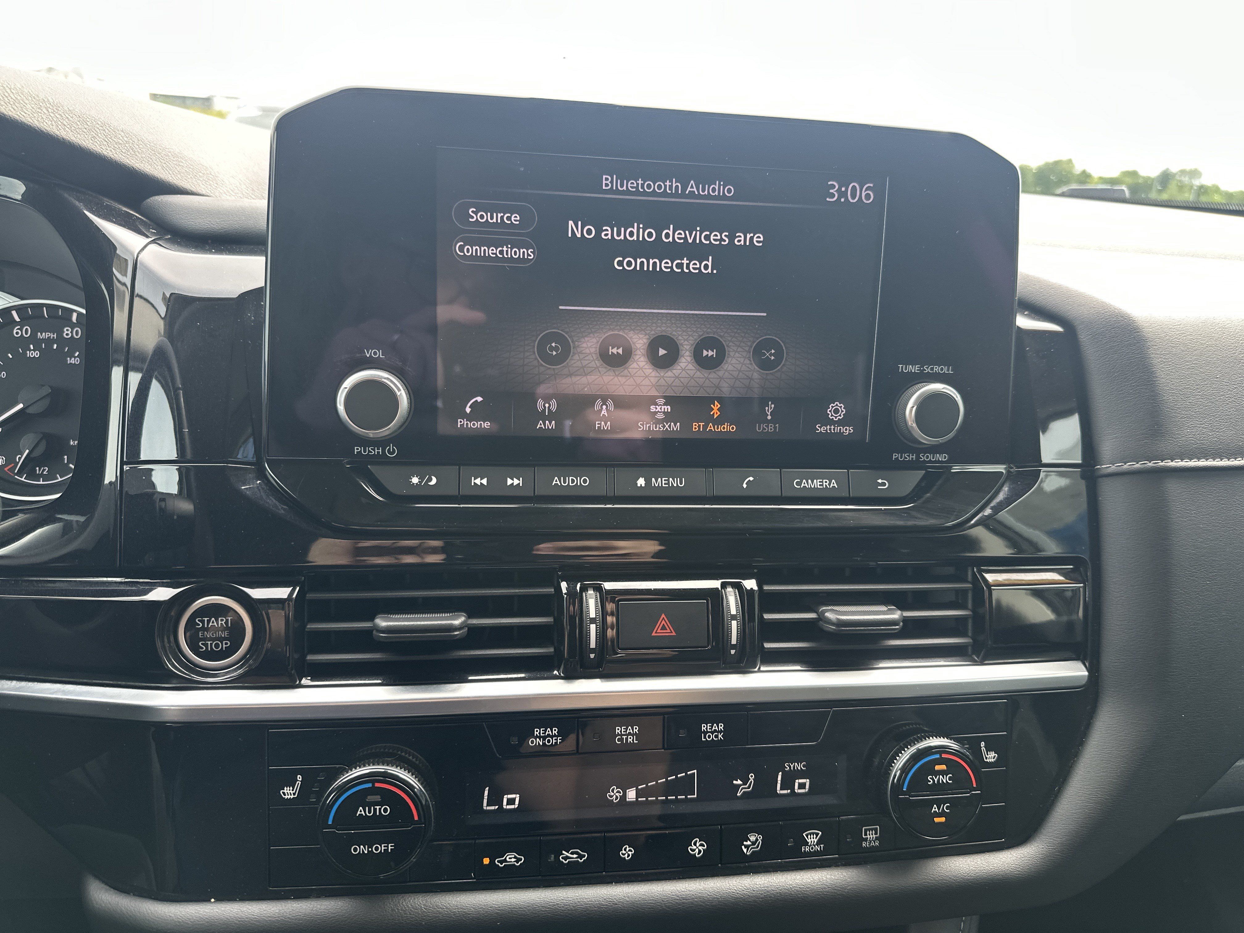 Used 2022 Nissan Pathfinder SV AWD/4WD image 17