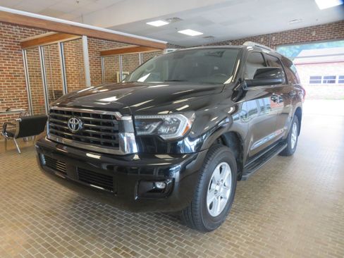 Used 2019 Toyota Sequoia SR5 AWD/4WD image 1