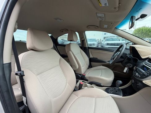 Used 2017 Hyundai Accent SE FWD image 19