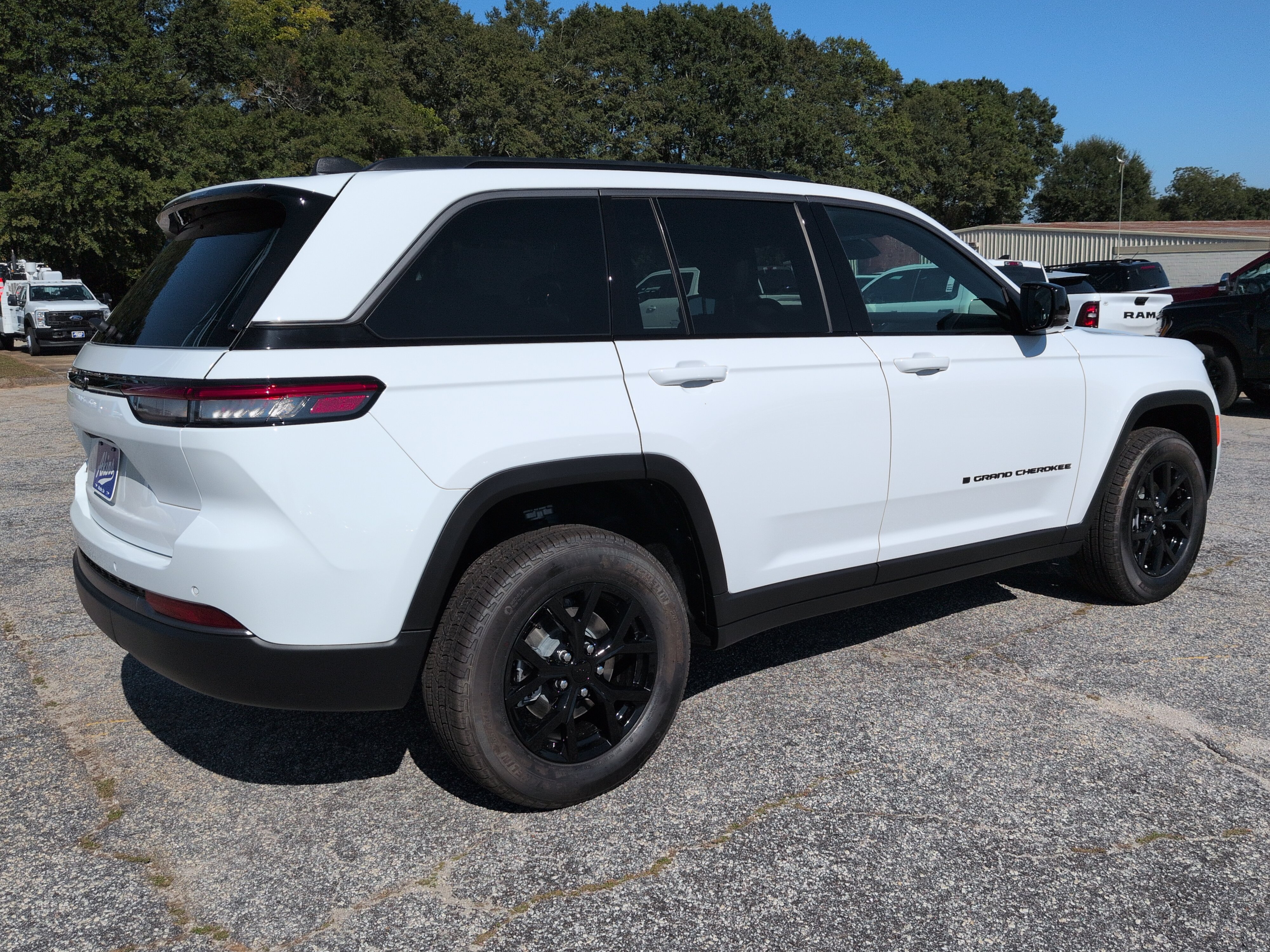New 2026 Jeep Grand Cherokee Altitude AWD/4WD image 3