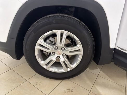 Used 2024 GMC Terrain SLE image 28