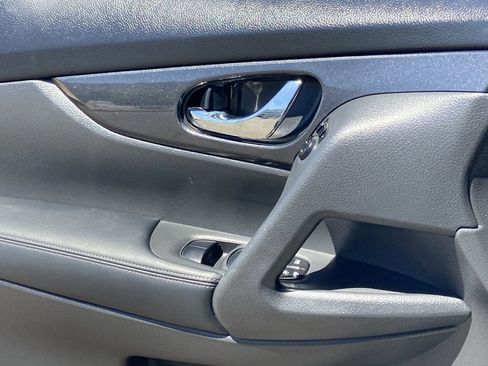 Used 2020 Nissan Rogue SV AWD/4WD image 18