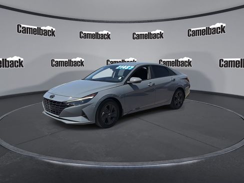 Used 2023 Hyundai Elantra SEL FWD image 3