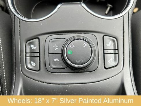 Used 2023 GMC Terrain SLT image 25