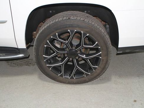 Used 2018 Cadillac Escalade ESV Luxury AWD/4WD image 11