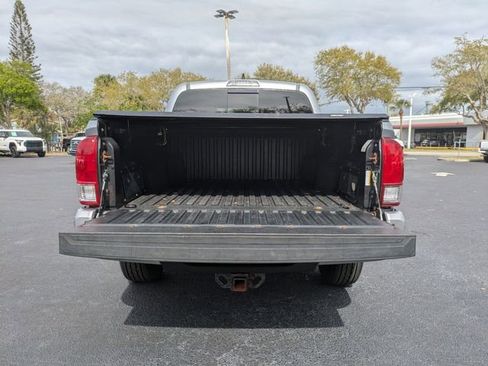 Used 2017 Toyota Tacoma TRD Off-Road w/ Premium & Technology Package image 13