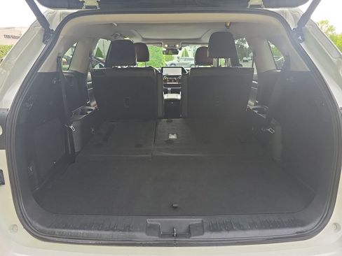 Used 2025 Toyota Highlander Platinum AWD/4WD image 39
