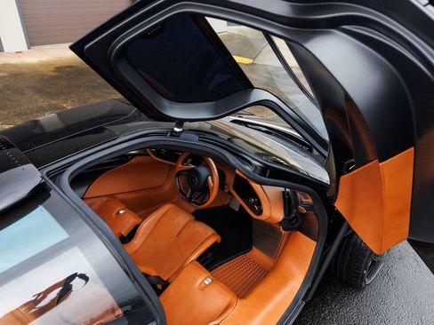 Used 2020 McLaren Speedtail RWD image 32