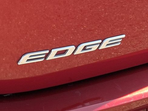 Used 2015 Ford Edge Titanium FWD image 32