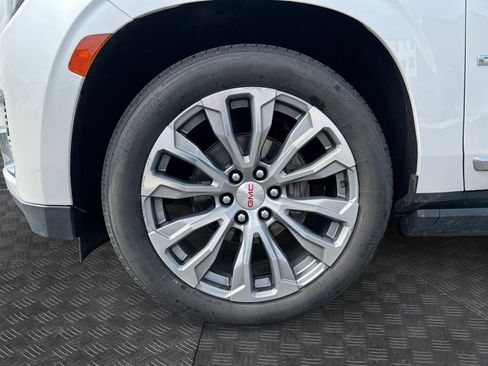 Used 2021 GMC Yukon XL Denali w/ Denali Ultimate Package image 14