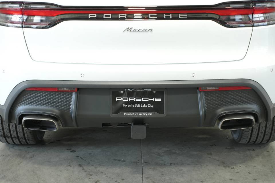 Certified 2025 Porsche Macan AWD/4WD image 39